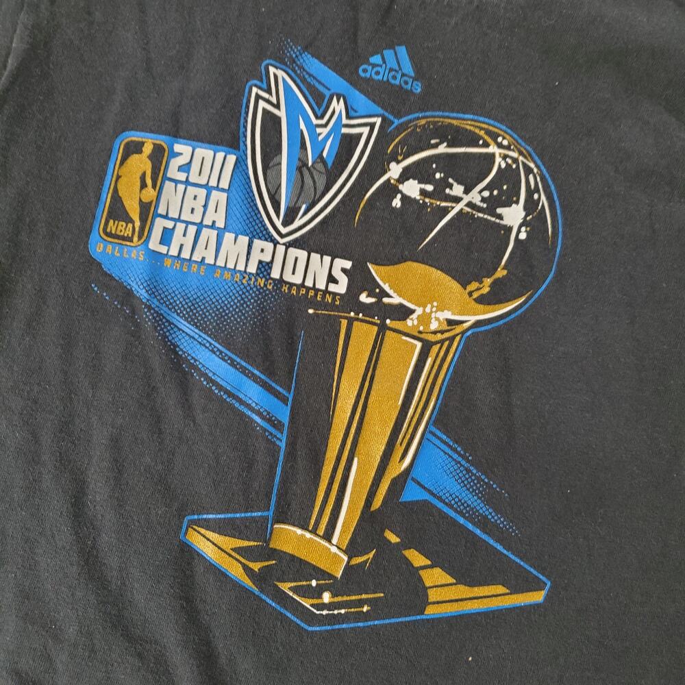 2011 Dallas Mavs Championship Roster Tee 5t/6 - Picture 3 of 8